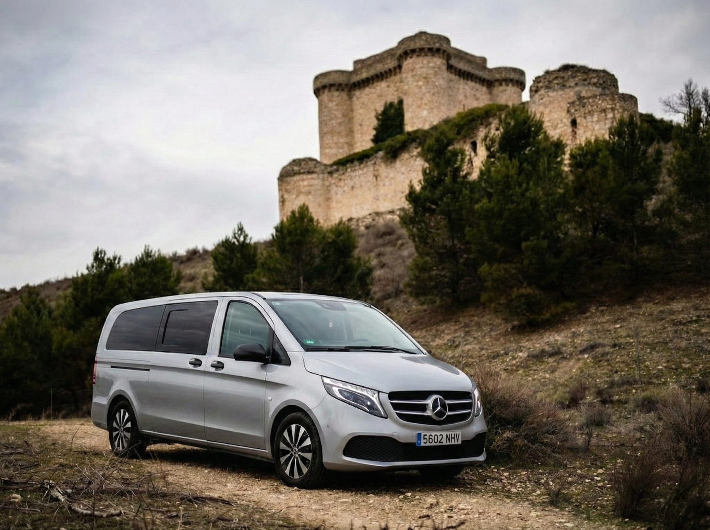 Taxi Mercedes oficial en el Castillo de Seseña