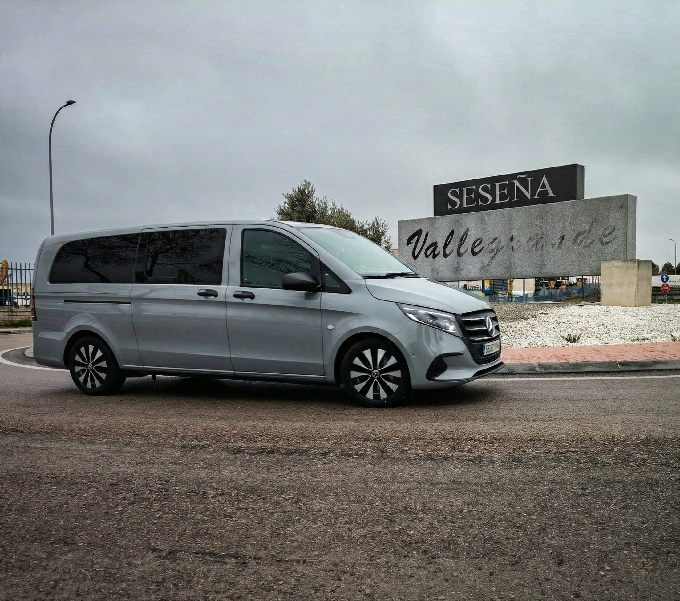 Taxi Seseña en la rotonda de Vallegrande
